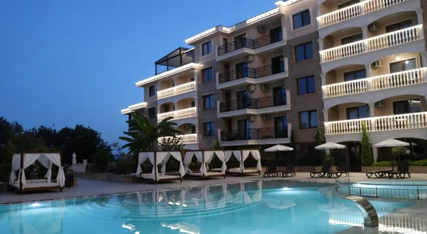 Valencia Gardens Luxury Studios - Image 1