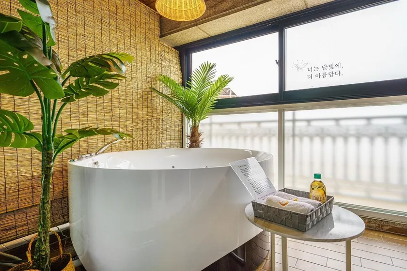 Stay Moon Spa Pension Ganghwa - Image 1