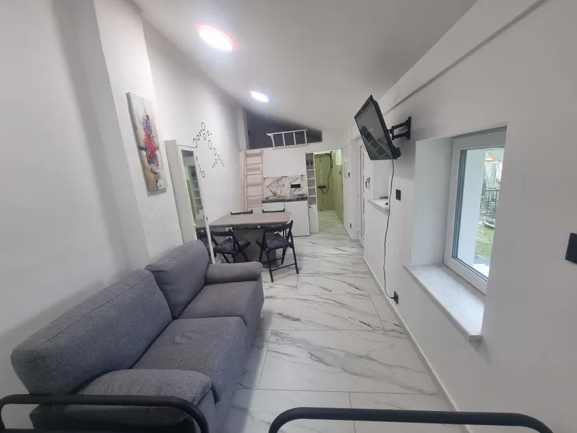 Smart living, 3km freeway and free parking - Image 1