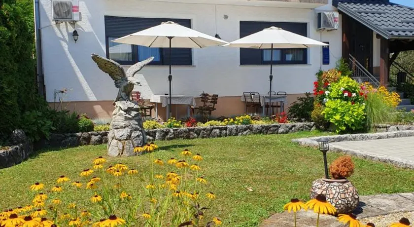 Guesthouse Vila - Image 1