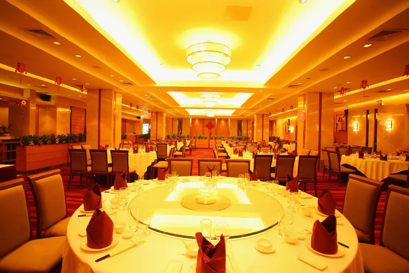 Wenhua Hotel - Image 1
