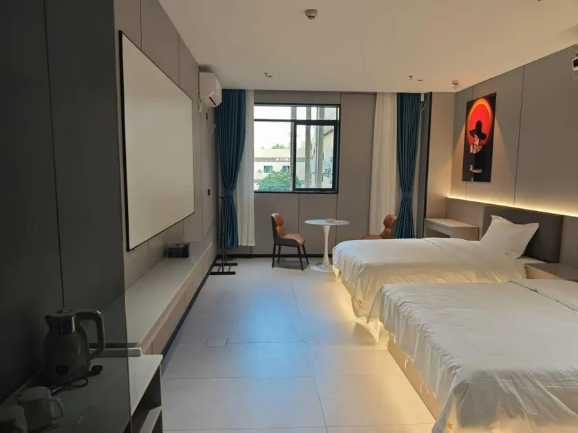 Lido Audio-Visual Luxury Apartment (Zhongshan Dachong Redwood Culture Expo City Branch) - Image 1