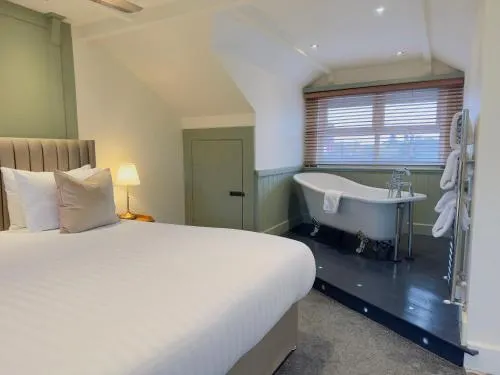 The Inn at Cheltenham Parade - Image 1