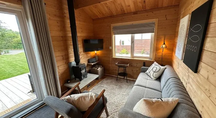 The Cabin log fire cosy home - Image 1