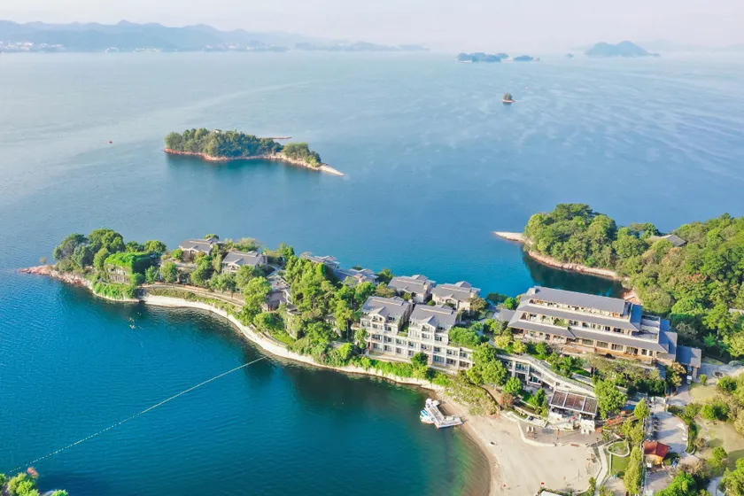 Qiandao Lake Deefly Lake View Holiday Hotel - Image 1