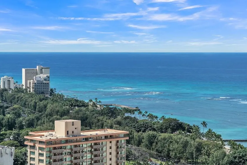 Waikiki Banyan Condo With Panoramic 37th Floor Ocean Views - Image 1