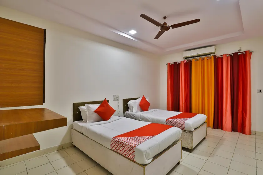 OYO 29275 Hotel Mayura - Image 1