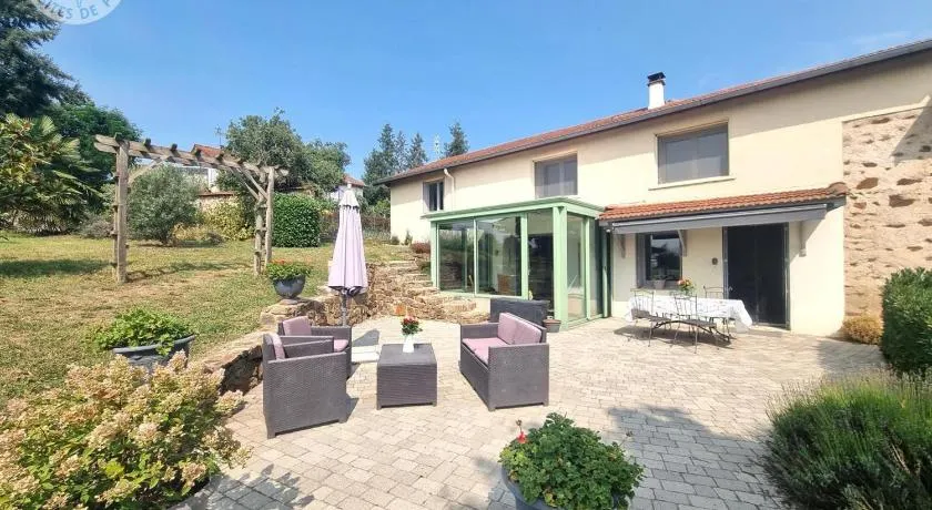Gîte spacieux avec jardin et terrasse à Saint-Galmier - Image 1