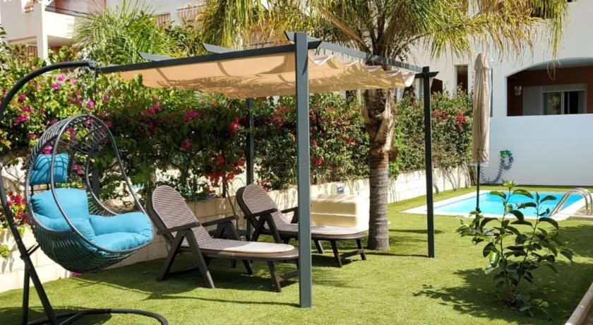 BAJO en PRIMERA LÍNEA de VERA-PLAYA con piscina privada! - Image 1