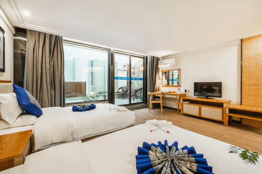 Taibai Mountain Phoenix Hot Spring Hotel - Image 1