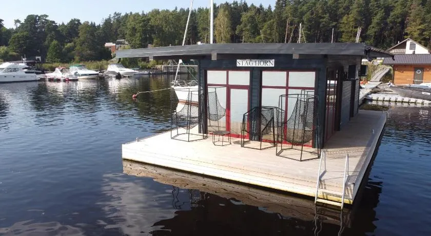 StagHorn floating river house - Image 1