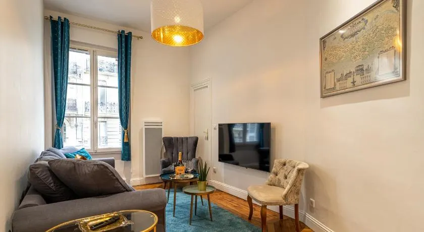 Madeleine's - Family & Group Apartments in Bordeaux's Historic Centre - Image 1