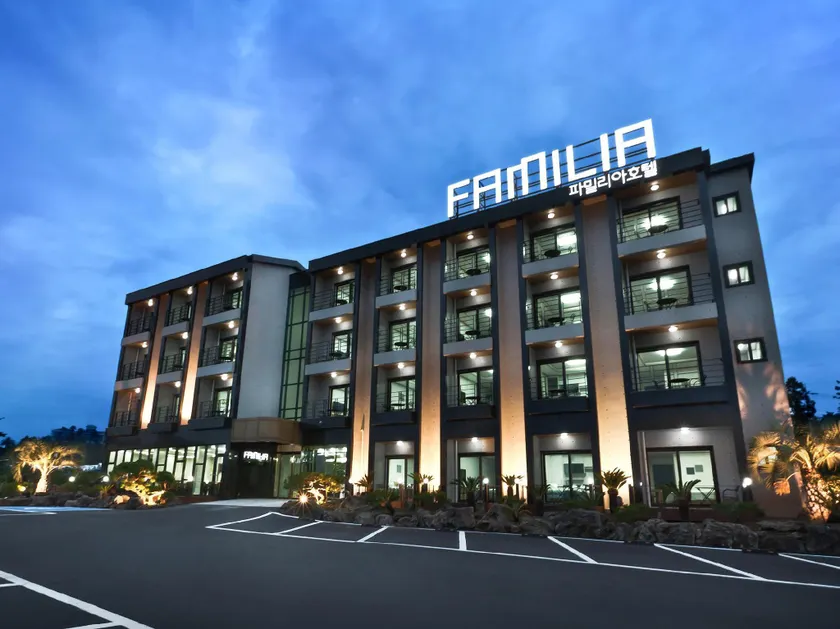 Familia Hotel - Image 1