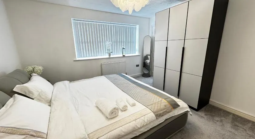 The Glan House - Image 1