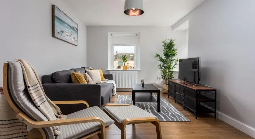 Shore View - Donnini Apartments - Image 1