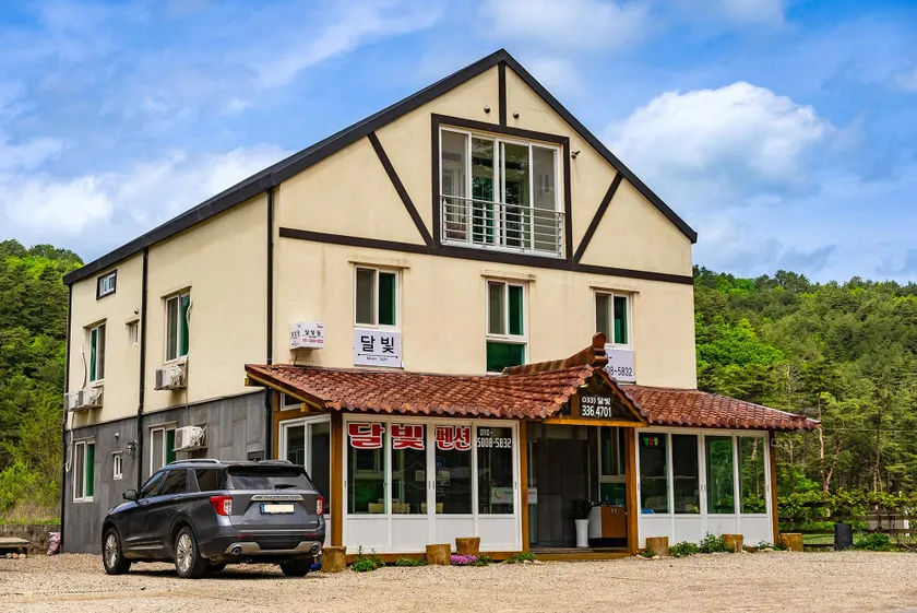 오대산 달빛펜션 Odaesan Moonlight Pension - Image 1