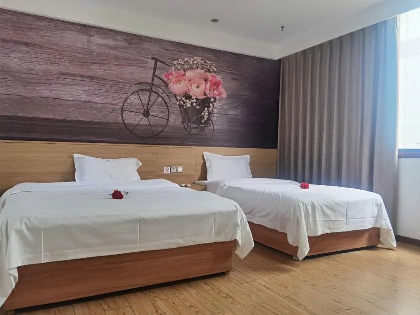 Runlai Hotel - Image 1