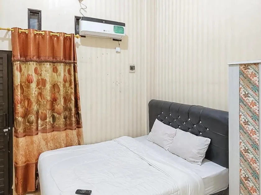 Icha Homestay near Terminal Purabaya Madiun - Image 1