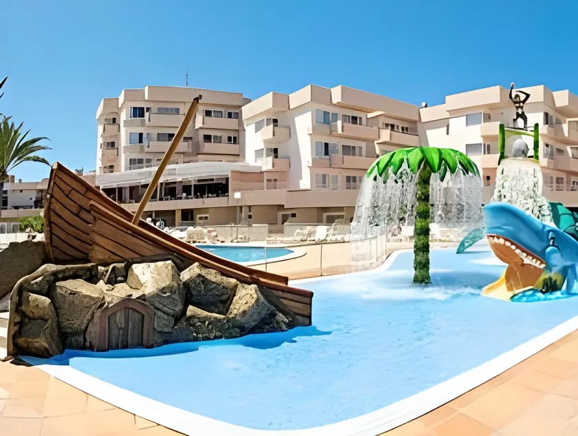 Playa Bella Beach Apartments - Image 1