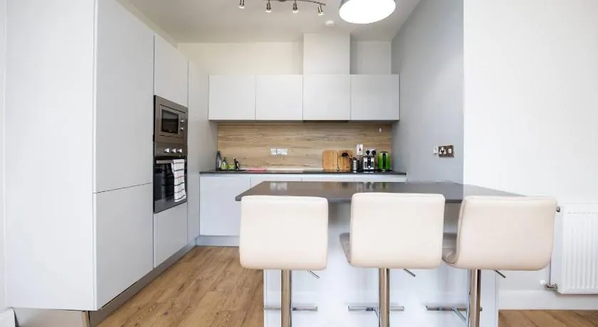 Deluxe Seaview Apartment - Image 1