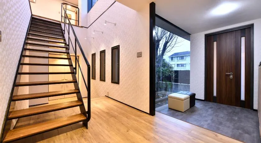 BRUCE Luxury House - Image 1