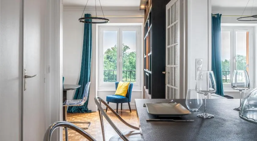 Le Versailles Suite classe 3 etoiles Vue Chateau & Potager - Image 1