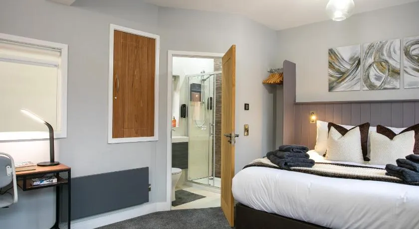 Entire Spacious Duplex Flat - Image 1