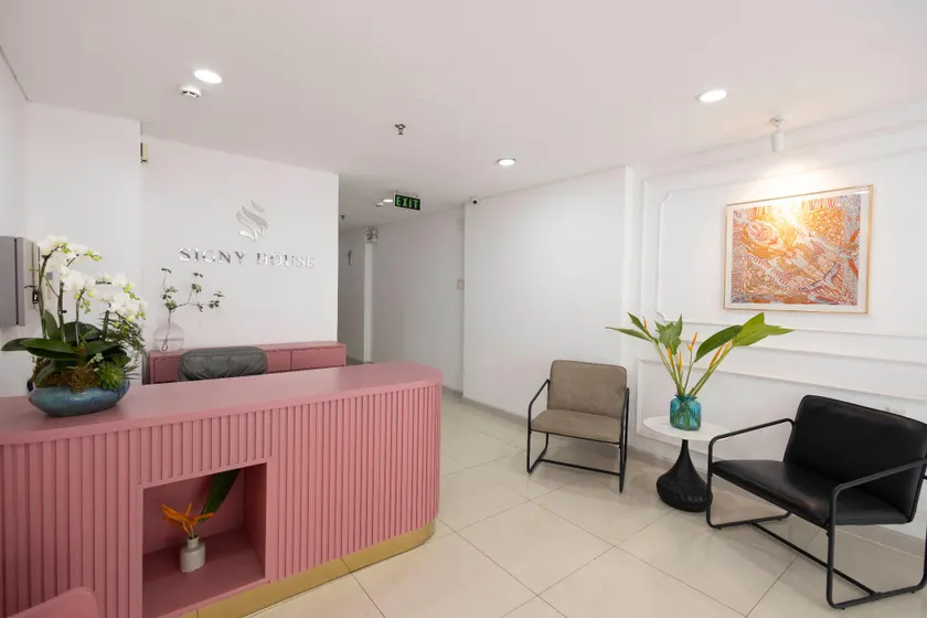 Signy House Hotel & Apartments - Image 1