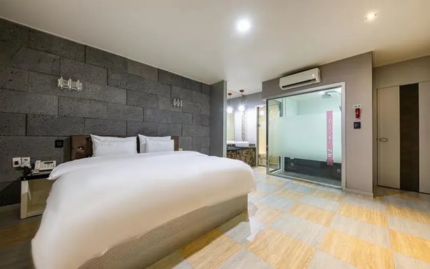 Changwon Masan 2U - Image 1