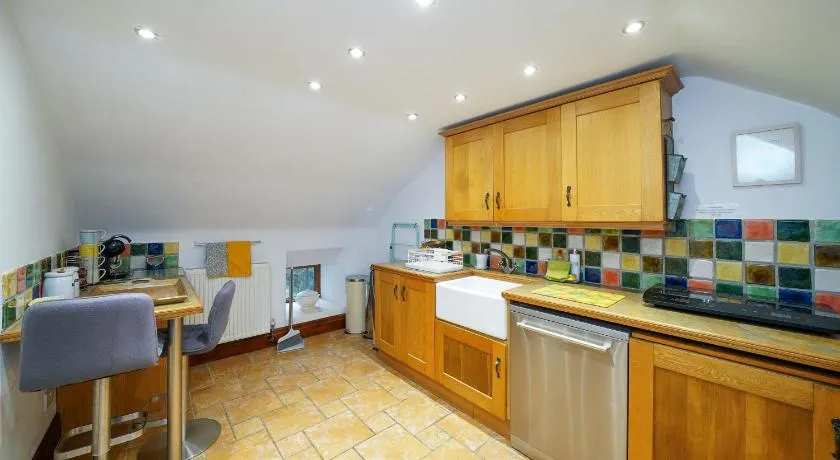 Cadshaw Country Views - Image 1