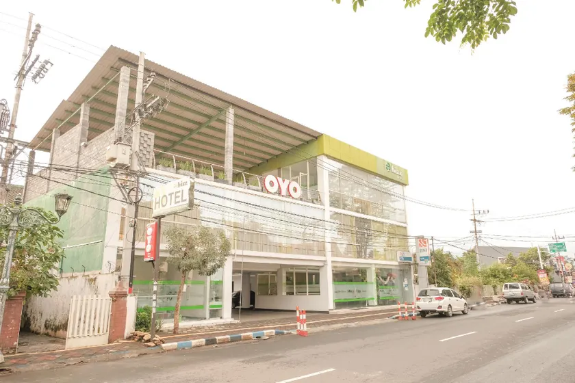Ebizz Hotel - Image 1