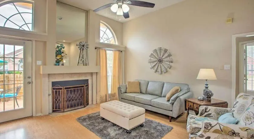 Heart of Rowlett - 3 BD 2BA Cozy Getaway w Patio - Image 1