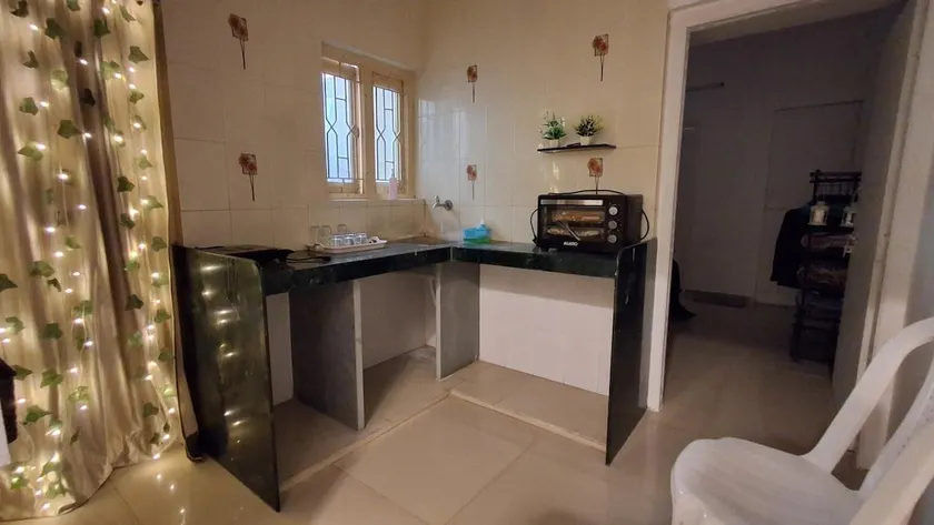 2BK With Dedicated Workspace And Wifi l AC Bedroom - Image 1