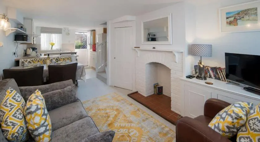Sun Hill cottage - Image 1