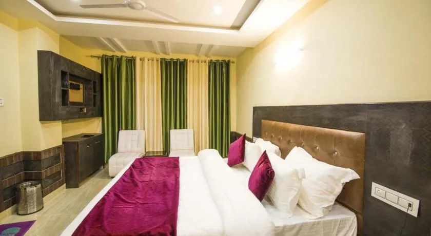 Vella Mrina Group of Hotel Edge # Free Parking-cricket stadium 10 km-Mcleodganj 2 km- Bhagsunag 4 km - Image 1