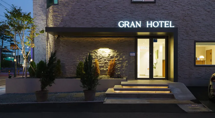 Gran Hotel - Image 1