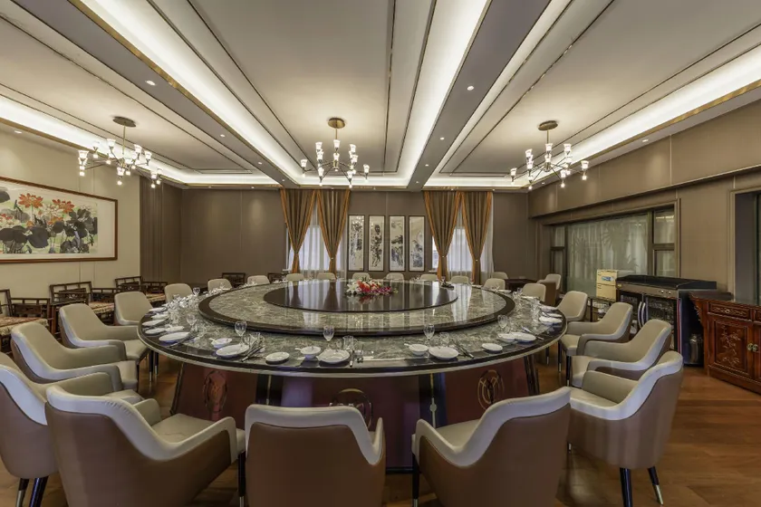 Baiyin Hotel - Image 1