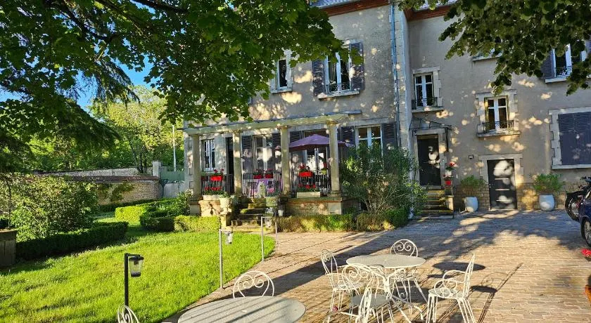 Chambres d'Hôtes de luxe Côté Parc-Côté Jardin avec parking privé gratuit - Image 1