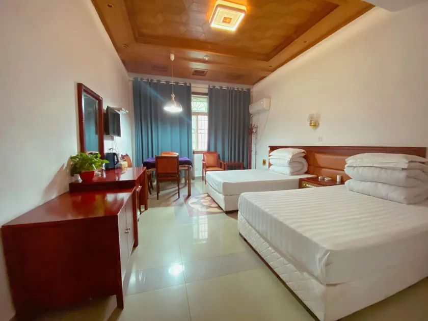 Lisan Hotel - Image 1
