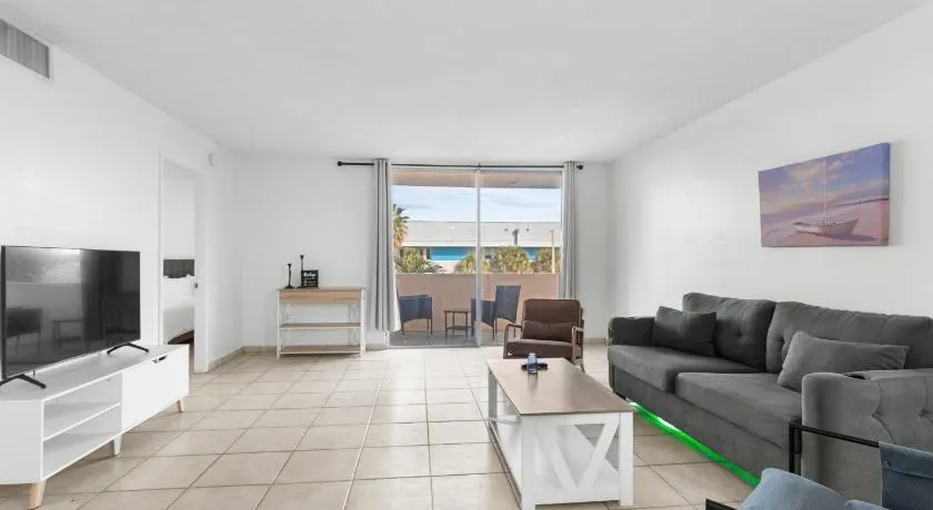 Bay Harbor Sunset Apt 3C - Image 1