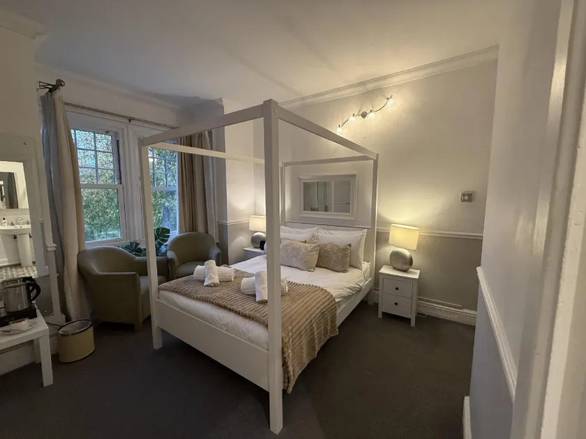 Central Hotel - Image 1