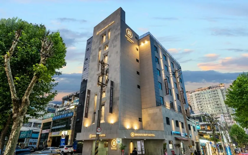 Brown Dot Suwon Ingye Branch Nahyeseok Street - Image 1
