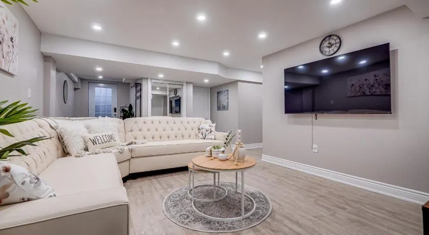 Vacation Suite in Pickering - Image 1