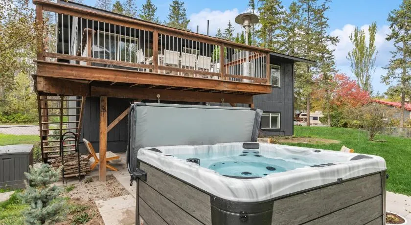 Whitefish Mountain Retreat - Sleeps 14 Near Glacier - Hot Tub & Game Room - Image 1