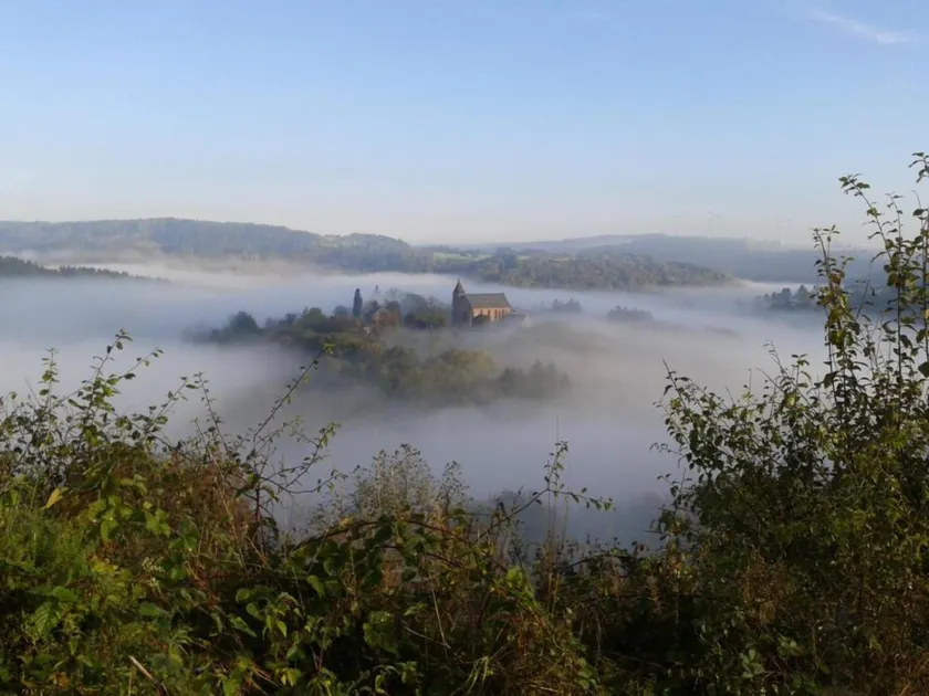 Trekking Roes: Natura e Fascino - Image 1