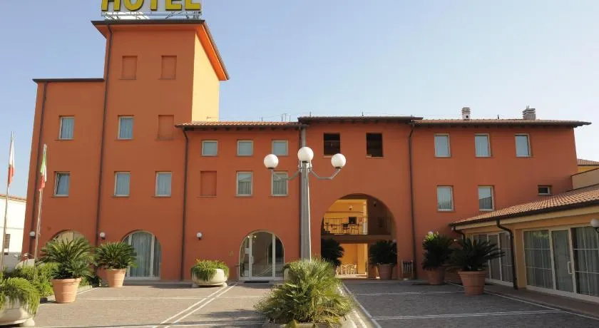 Hotel Plazza - Image 1