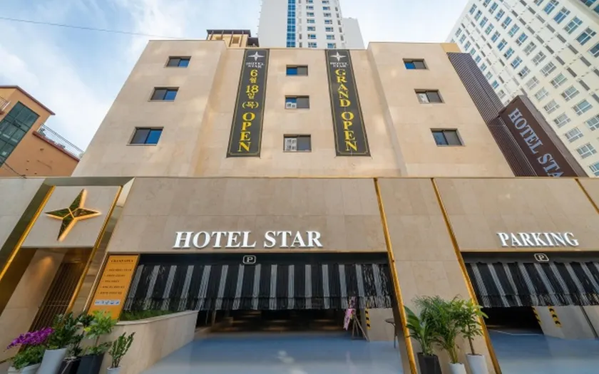 Hotel Star - Image 1