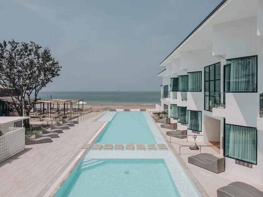 Rattana Pura Beach Resort - Image 1