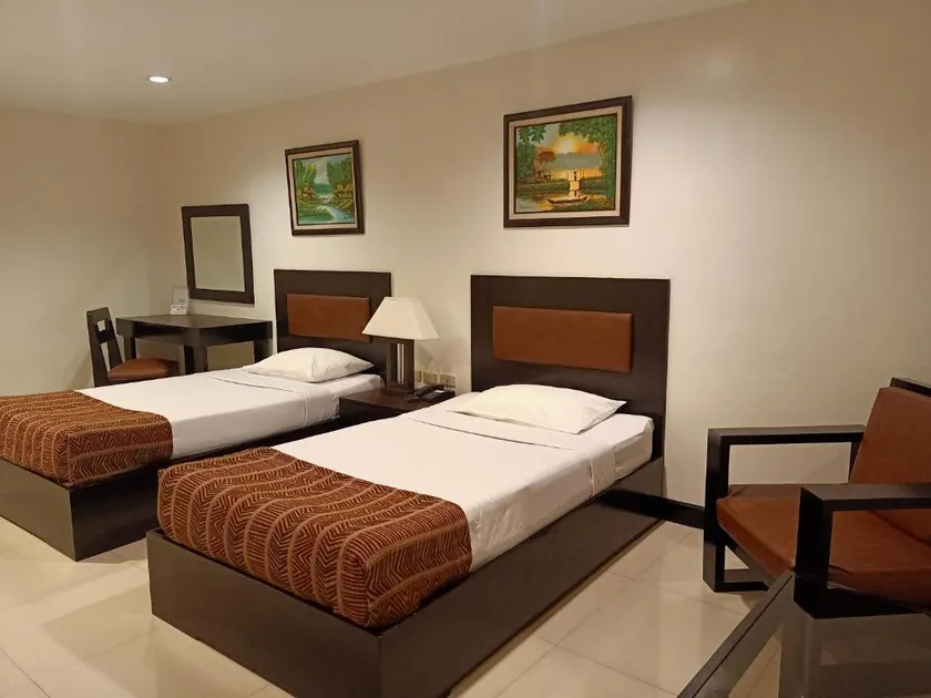 Paragon Tower Hotel - Image 1