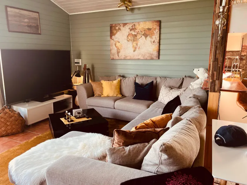 Cheerful cabin with sauna and great views - Image 1